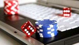 Z63 App Slots ဂိမ်း အမျိုးမျိုး၏ ဆွဲဆောင်မှုရှိသော နောက်ခံဖြင့် ကြိုဆိုနေသော မျက်နှာပြင်